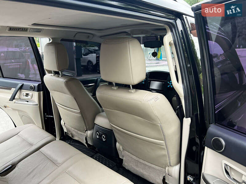 Внедорожник / Кроссовер Mitsubishi Pajero Wagon 2015 в Хмельницком