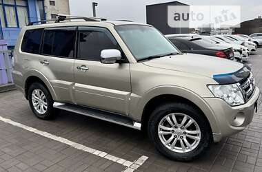 Внедорожник / Кроссовер Mitsubishi Pajero Wagon 2012 в Хмельницком