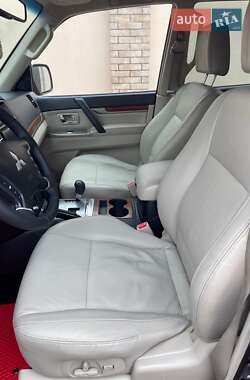 Внедорожник / Кроссовер Mitsubishi Pajero Wagon 2008 в 