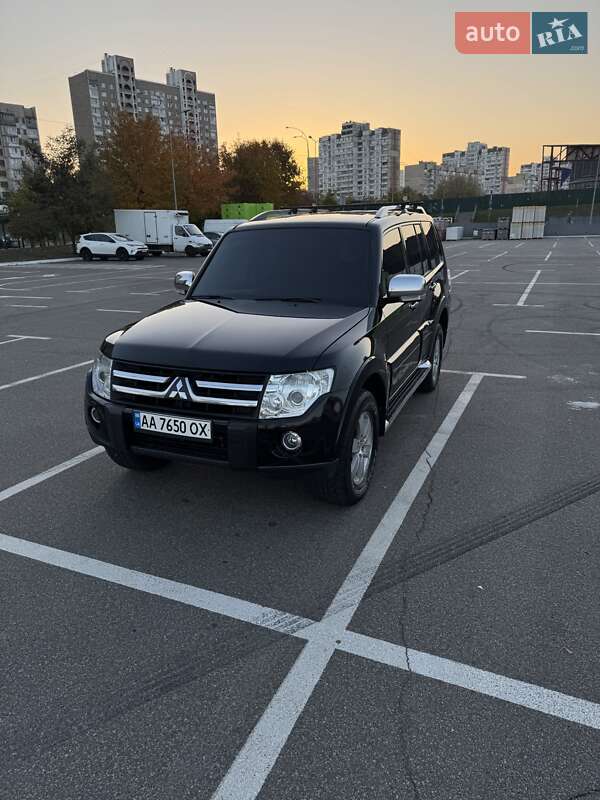 Внедорожник / Кроссовер Mitsubishi Pajero Wagon 2008 в Киеве