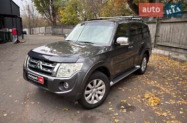 Позашляховик / Кросовер Mitsubishi Pajero Wagon 2011 в Києві