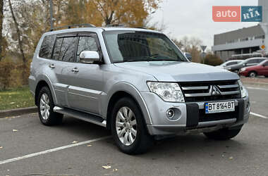 Внедорожник / Кроссовер Mitsubishi Pajero Wagon 2010 в Киеве