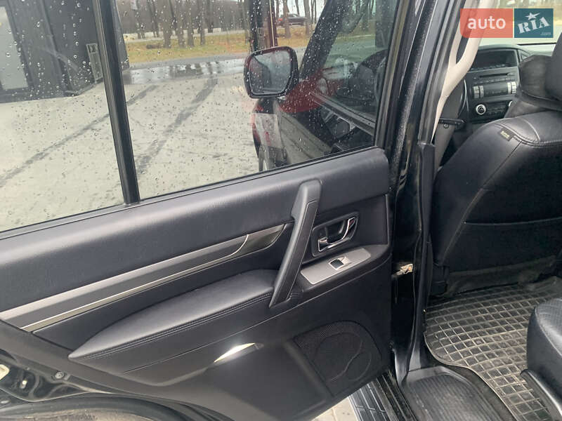 Внедорожник / Кроссовер Mitsubishi Pajero Wagon 2011 в Львове