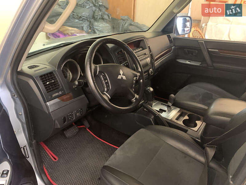 Внедорожник / Кроссовер Mitsubishi Pajero Wagon 2013 в Виннице