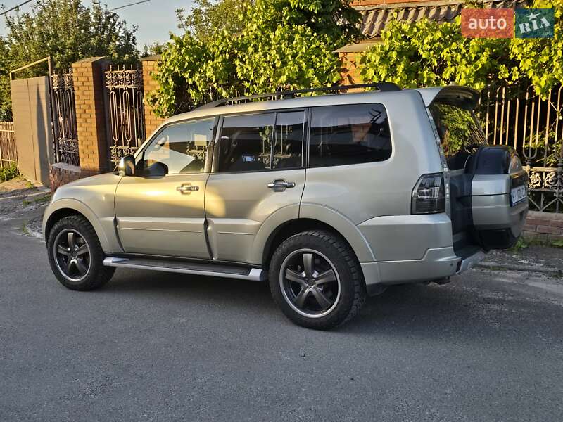 Внедорожник / Кроссовер Mitsubishi Pajero Wagon 2013 в Киеве