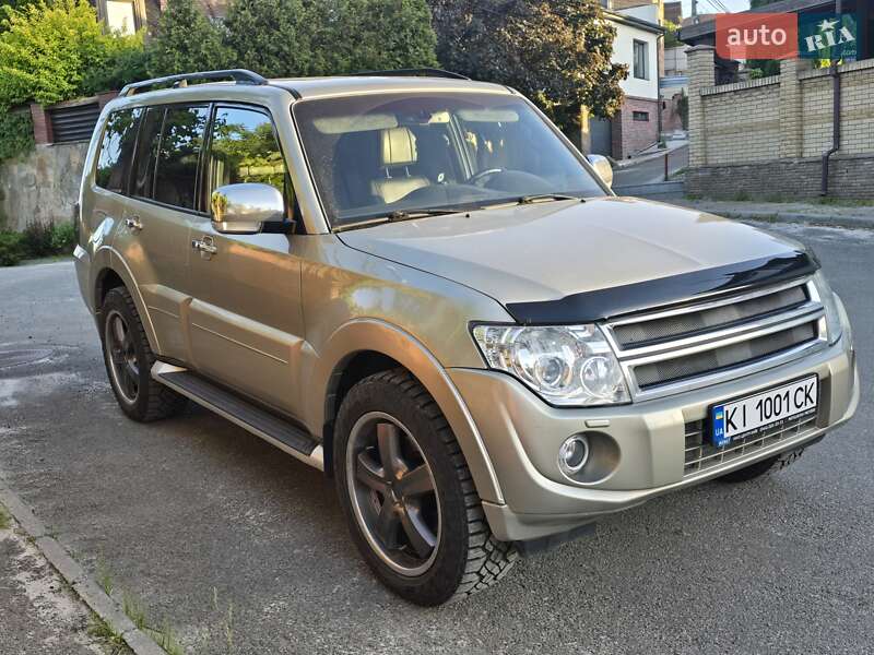 Внедорожник / Кроссовер Mitsubishi Pajero Wagon 2013 в Киеве