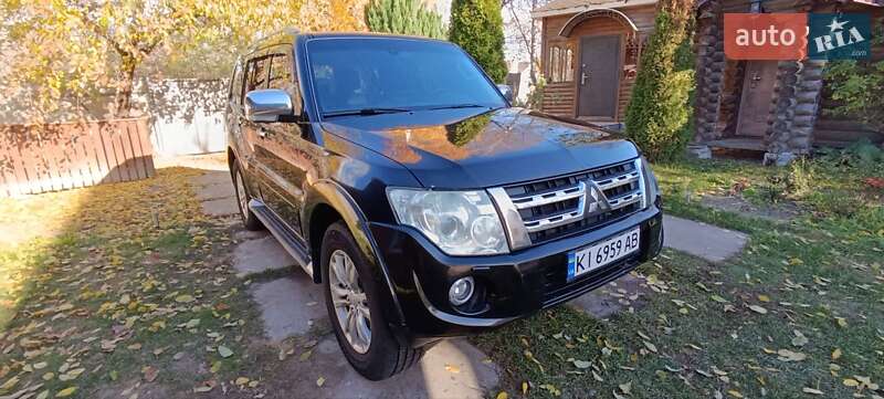 Mitsubishi Pajero Wagon 2011