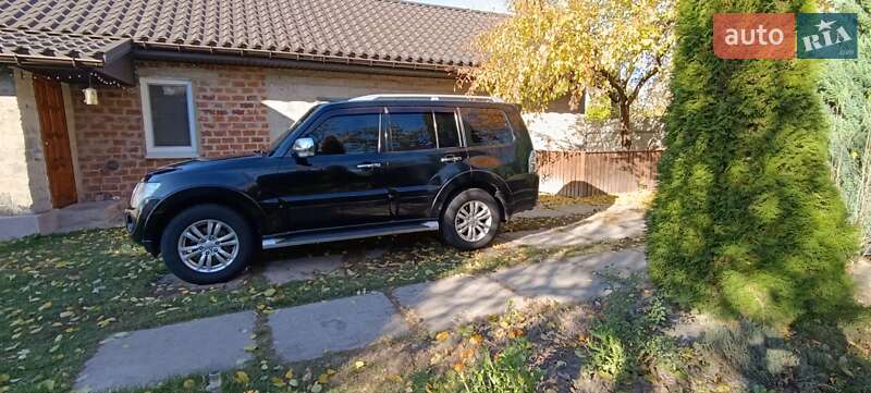 Позашляховик / Кросовер Mitsubishi Pajero Wagon 2011 в Остер