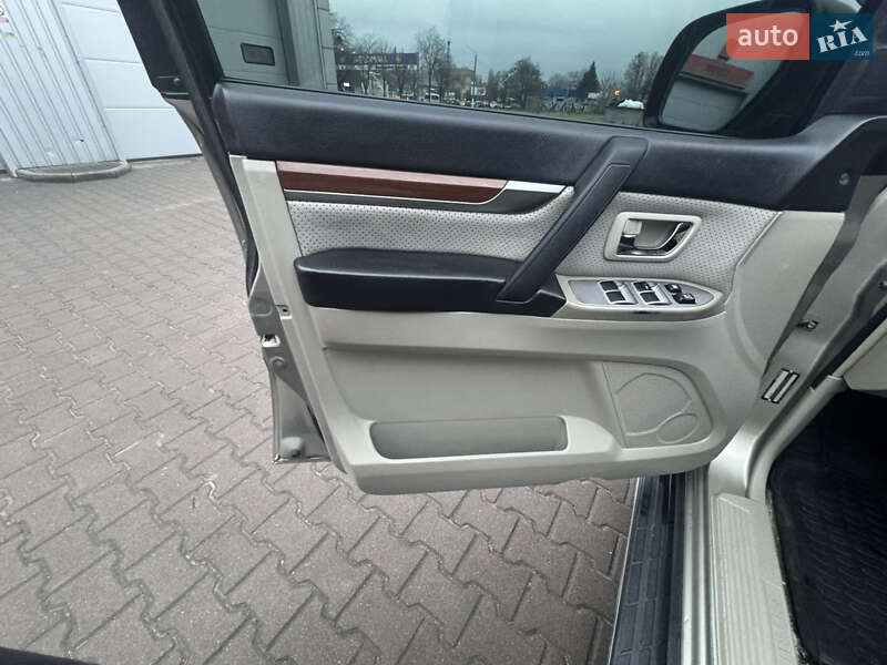 Внедорожник / Кроссовер Mitsubishi Pajero Wagon 2007 в Киеве