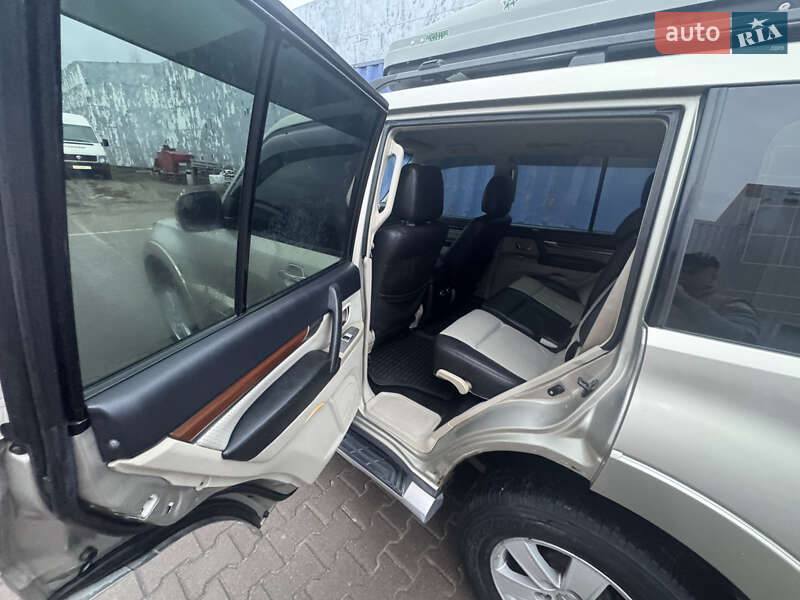 Внедорожник / Кроссовер Mitsubishi Pajero Wagon 2007 в Киеве