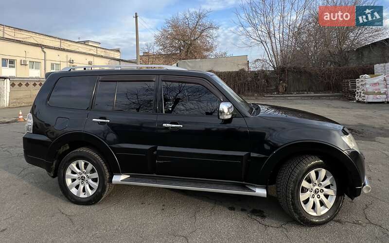 Внедорожник / Кроссовер Mitsubishi Pajero Wagon 2011 в Киеве