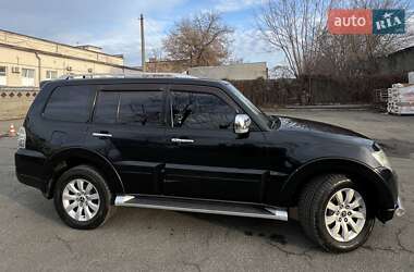 Внедорожник / Кроссовер Mitsubishi Pajero Wagon 2011 в 