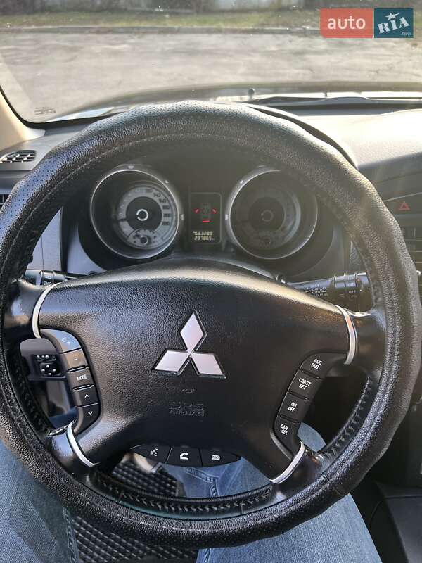 Внедорожник / Кроссовер Mitsubishi Pajero Wagon 2011 в Киеве