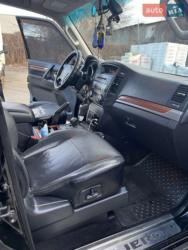 Внедорожник / Кроссовер Mitsubishi Pajero Wagon 2011 в Киеве