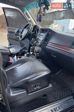 Внедорожник / Кроссовер Mitsubishi Pajero Wagon 2011 в 