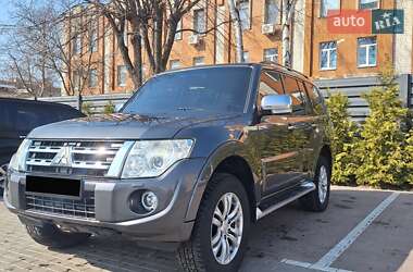 Mitsubishi Pajero Wagon 2012