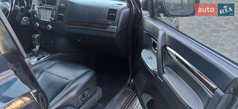 Позашляховик / Кросовер Mitsubishi Pajero Wagon 2013 в Чернівцях