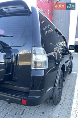 Внедорожник / Кроссовер Mitsubishi Pajero Wagon 2007 в 