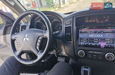 Позашляховик / Кросовер Mitsubishi Pajero Wagon 2009 в 