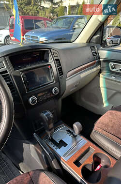 Внедорожник / Кроссовер Mitsubishi Pajero Wagon 2007 в 