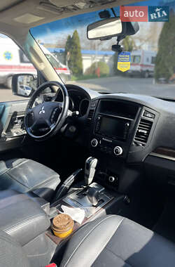 Внедорожник / Кроссовер Mitsubishi Pajero Wagon 2014 в 