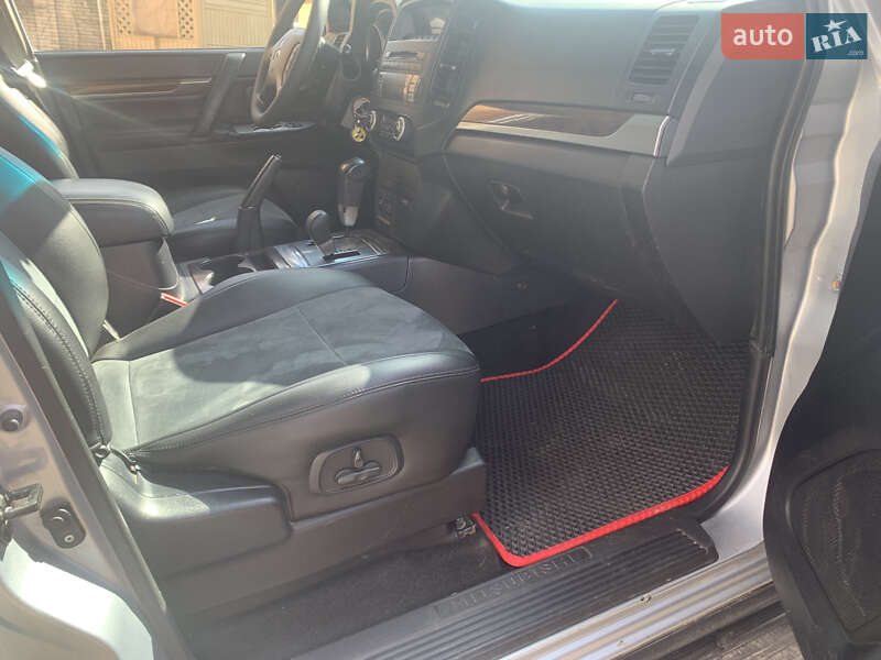 Внедорожник / Кроссовер Mitsubishi Pajero Wagon 2013 в Виннице