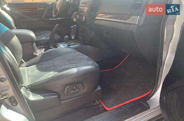 Внедорожник / Кроссовер Mitsubishi Pajero Wagon 2013 в 