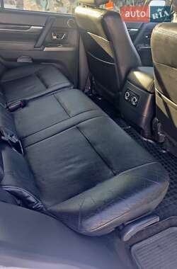 Внедорожник / Кроссовер Mitsubishi Pajero Wagon 2014 в 