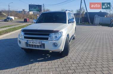 Внедорожник / Кроссовер Mitsubishi Pajero Wagon 2014 в 