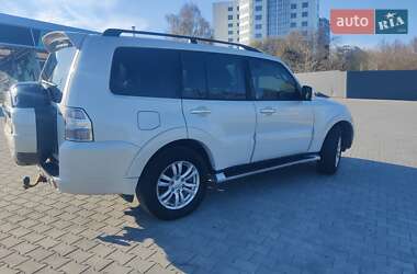 Внедорожник / Кроссовер Mitsubishi Pajero Wagon 2014 в 