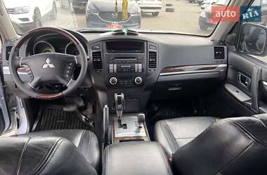Внедорожник / Кроссовер Mitsubishi Pajero Wagon 2009 в 
