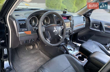 Внедорожник / Кроссовер Mitsubishi Pajero Wagon 2007 в 