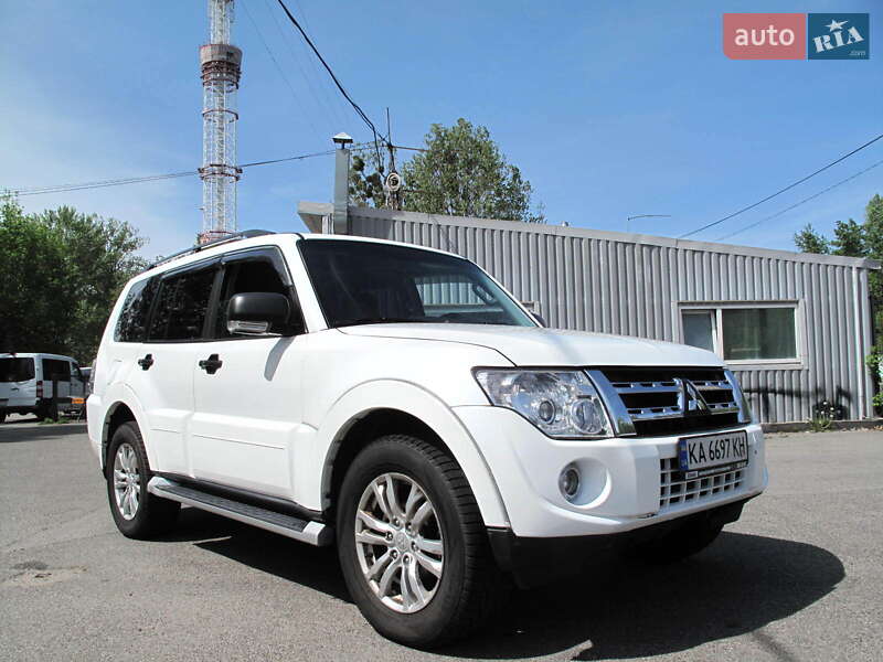 Mitsubishi Pajero Wagon 2012