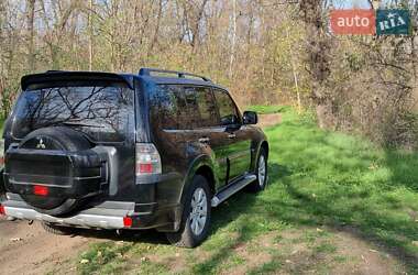 Внедорожник / Кроссовер Mitsubishi Pajero Wagon 2010 в 