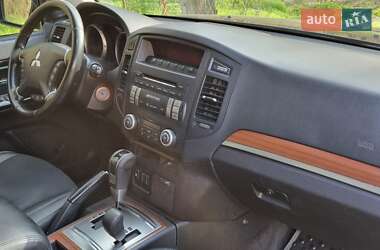 Внедорожник / Кроссовер Mitsubishi Pajero Wagon 2010 в 