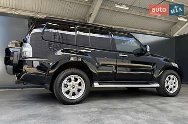 Внедорожник / Кроссовер Mitsubishi Pajero Wagon 2012 в 