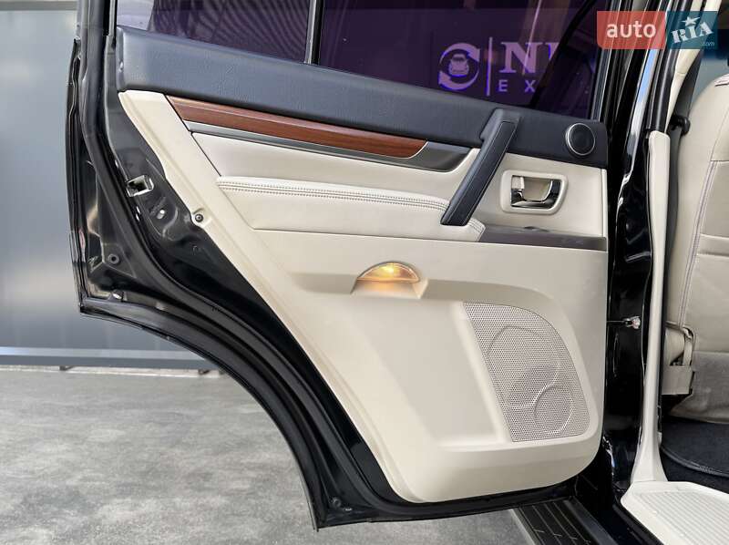 Внедорожник / Кроссовер Mitsubishi Pajero Wagon 2012 в Киеве