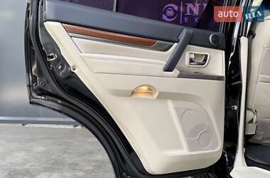 Внедорожник / Кроссовер Mitsubishi Pajero Wagon 2012 в 