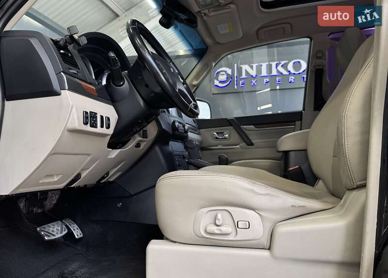 Внедорожник / Кроссовер Mitsubishi Pajero Wagon 2012 в Киеве