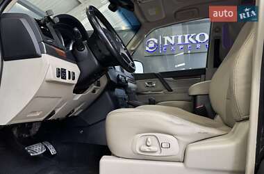 Внедорожник / Кроссовер Mitsubishi Pajero Wagon 2012 в 