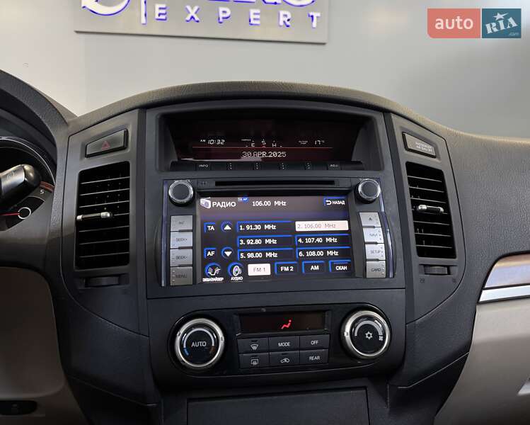 Внедорожник / Кроссовер Mitsubishi Pajero Wagon 2012 в Киеве