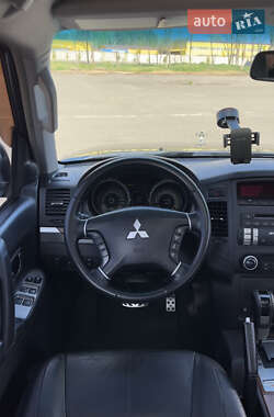 Внедорожник / Кроссовер Mitsubishi Pajero Wagon 2008 в 
