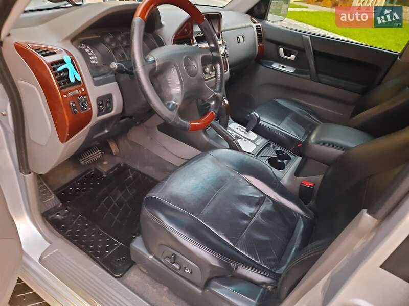 Внедорожник / Кроссовер Mitsubishi Pajero Wagon 2006 в 