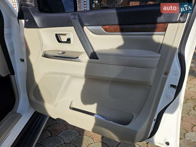 Позашляховик / Кросовер Mitsubishi Pajero Wagon 2013 в Перегінське