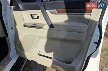 Внедорожник / Кроссовер Mitsubishi Pajero Wagon 2013 в 