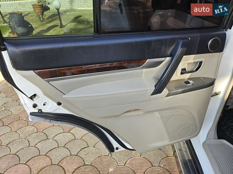 Позашляховик / Кросовер Mitsubishi Pajero Wagon 2013 в Перегінське