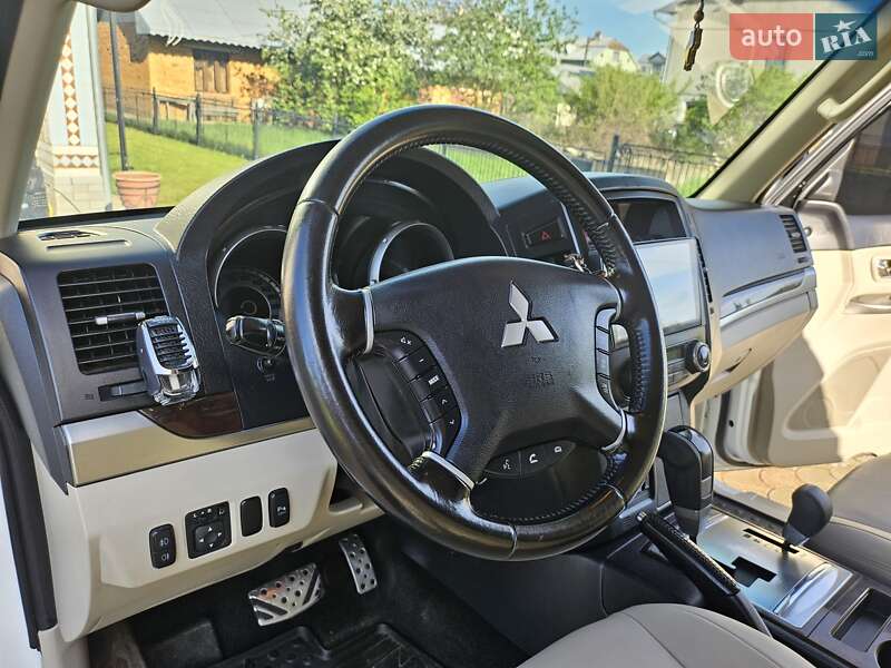 Позашляховик / Кросовер Mitsubishi Pajero Wagon 2013 в Перегінське