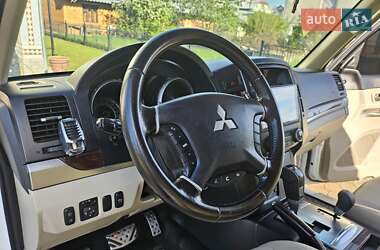 Внедорожник / Кроссовер Mitsubishi Pajero Wagon 2013 в 