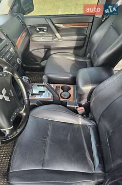 Внедорожник / Кроссовер Mitsubishi Pajero Wagon 2008 в 