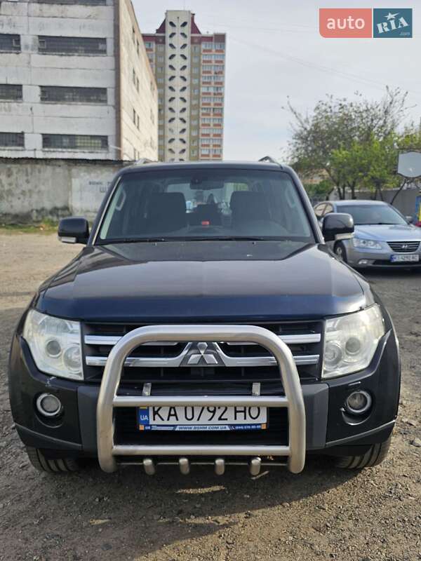 Внедорожник / Кроссовер Mitsubishi Pajero Wagon 2008 в 